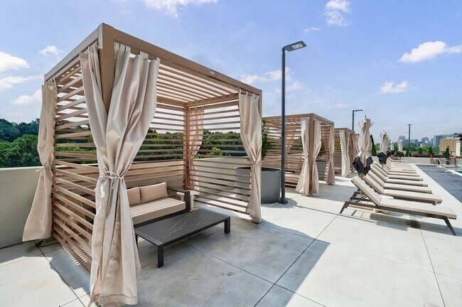 Building Photo - 2425 Peachtree Rd