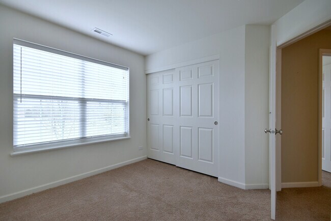 Building Photo - 147 Birch Ln