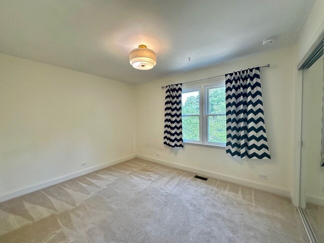 Building Photo - 1648 Dartmouth Ct