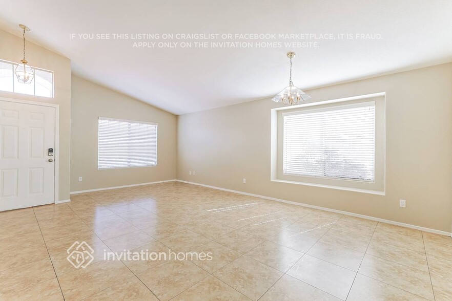 Building Photo - 1391 E Gary Dr