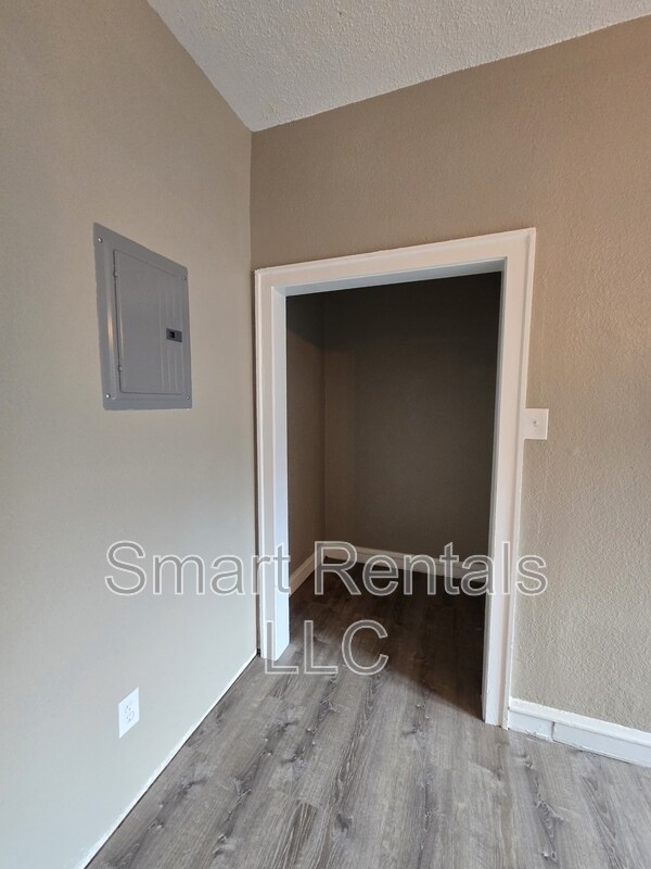 Building Photo - 4209 Ellenwood Ave