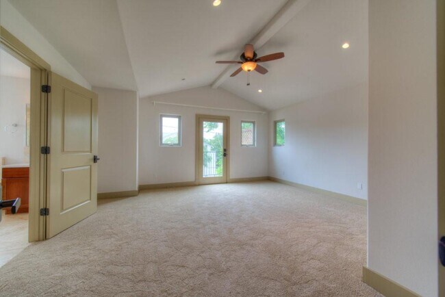 Building Photo - 605 Peacock Ln #C C
