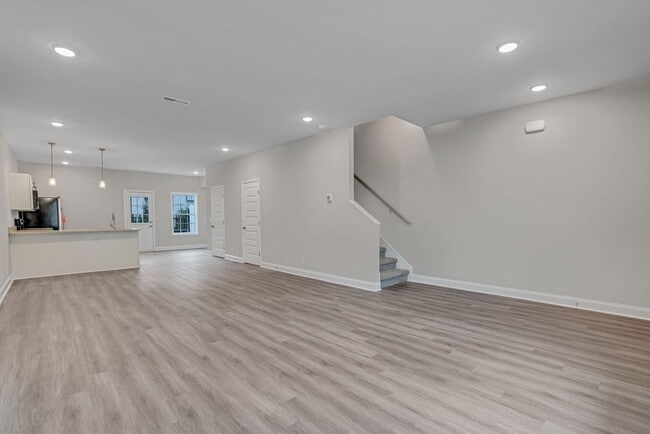 Building Photo - Excell Pointe 2 Bedroom Townhomes