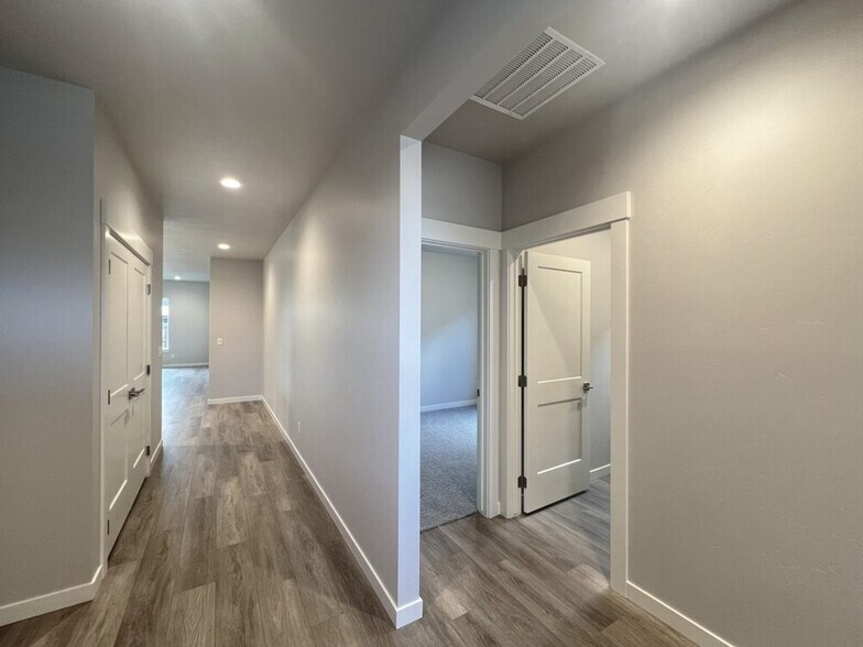 Building Photo - 2282 S Hurd Ave