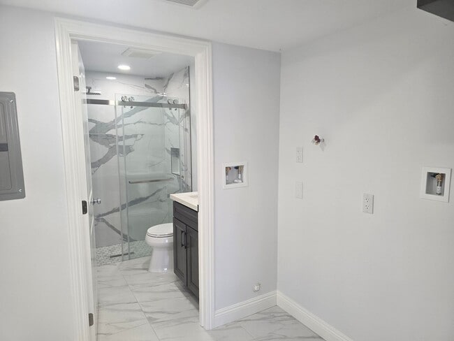 Building Photo - Cozy Unit in Westminster for Lease