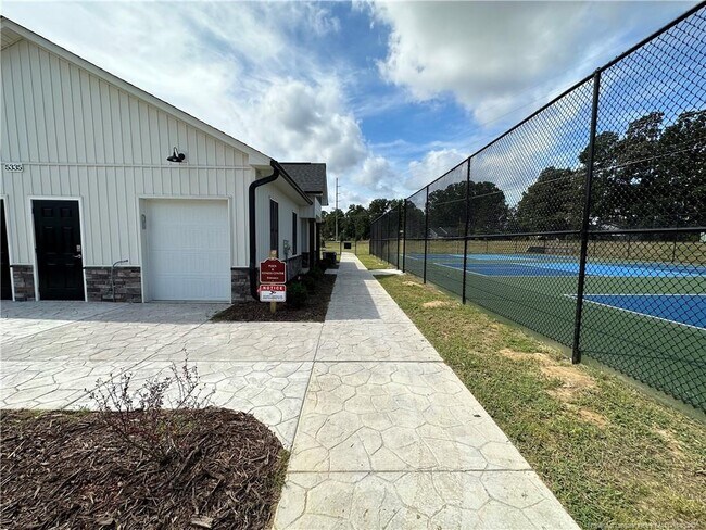 Building Photo - 969 Kingscote Dr
