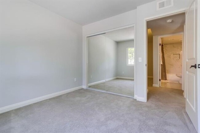 Building Photo - Oceanside Rental