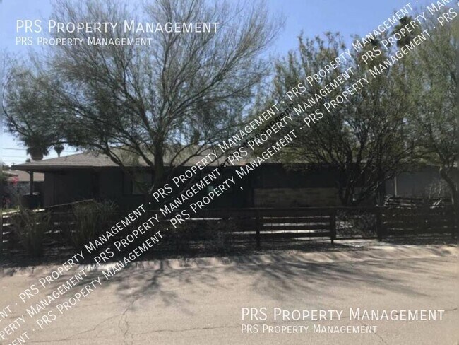 Building Photo - 603 E Solana Dr