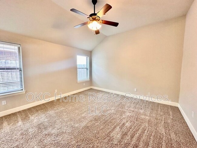 Building Photo - 2412 SE 92nd Terrace