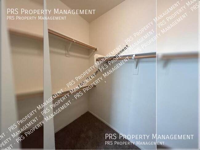 Building Photo - 2747 E Clifton Ave