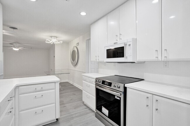 Building Photo - 4755 NE 23rd Ave