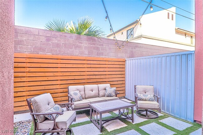 Building Photo - 251 Tower St