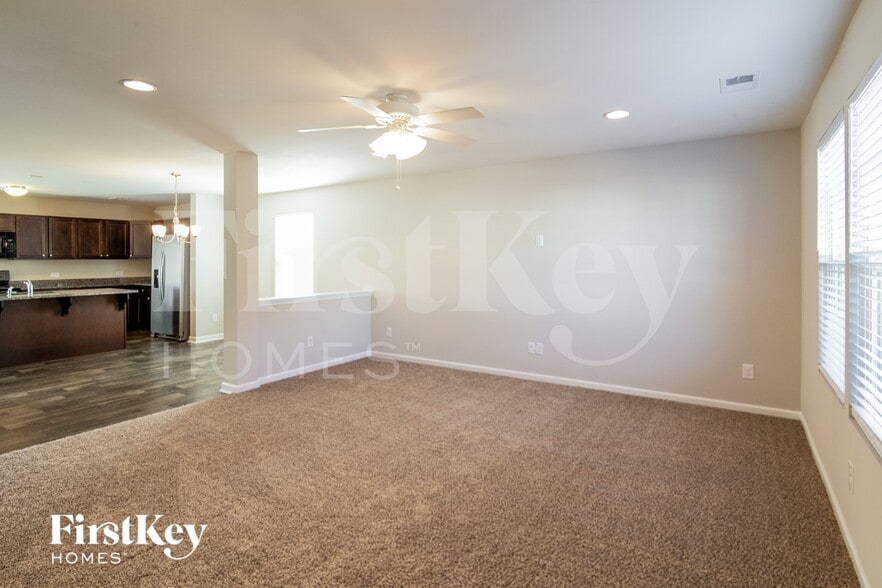 Building Photo - 143 Rockingham Way