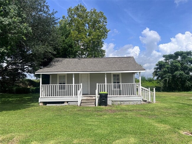 Building Photo - 613 Harrison Ln