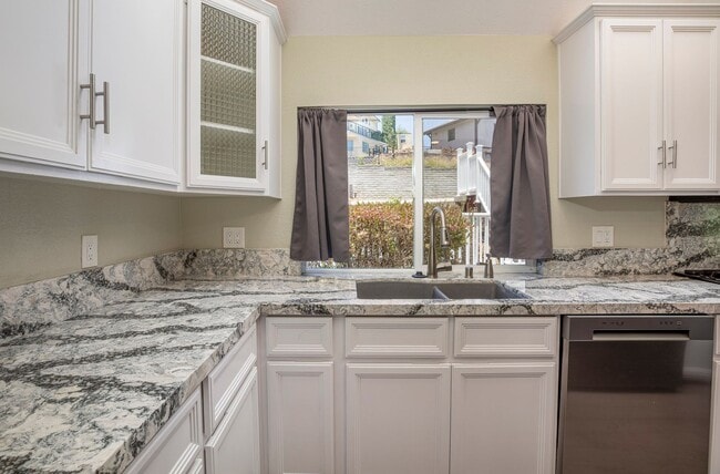 Building Photo - Hillside La Mesa, single family home, 3Bed...