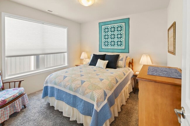 Building Photo - Unfurnished Rental in desirable SW Medford...