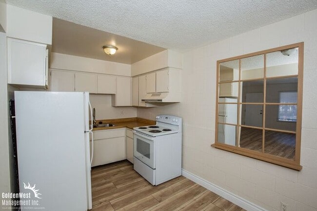 Building Photo - Cozy 1Bdm 1Ba Apartment with Pool Access in Central Las Vegas