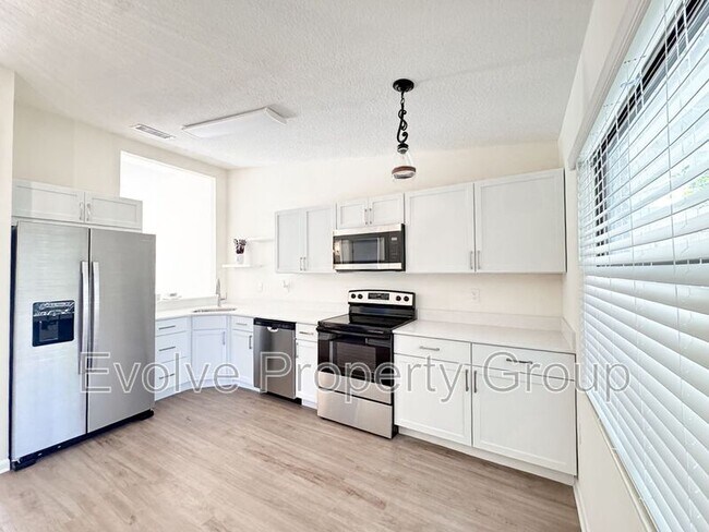 Building Photo - 10 Bren Mar Ln