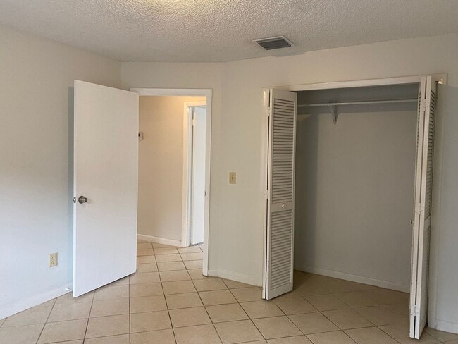 Building Photo - Winter Garden 2 Bedroom 2 Bath home