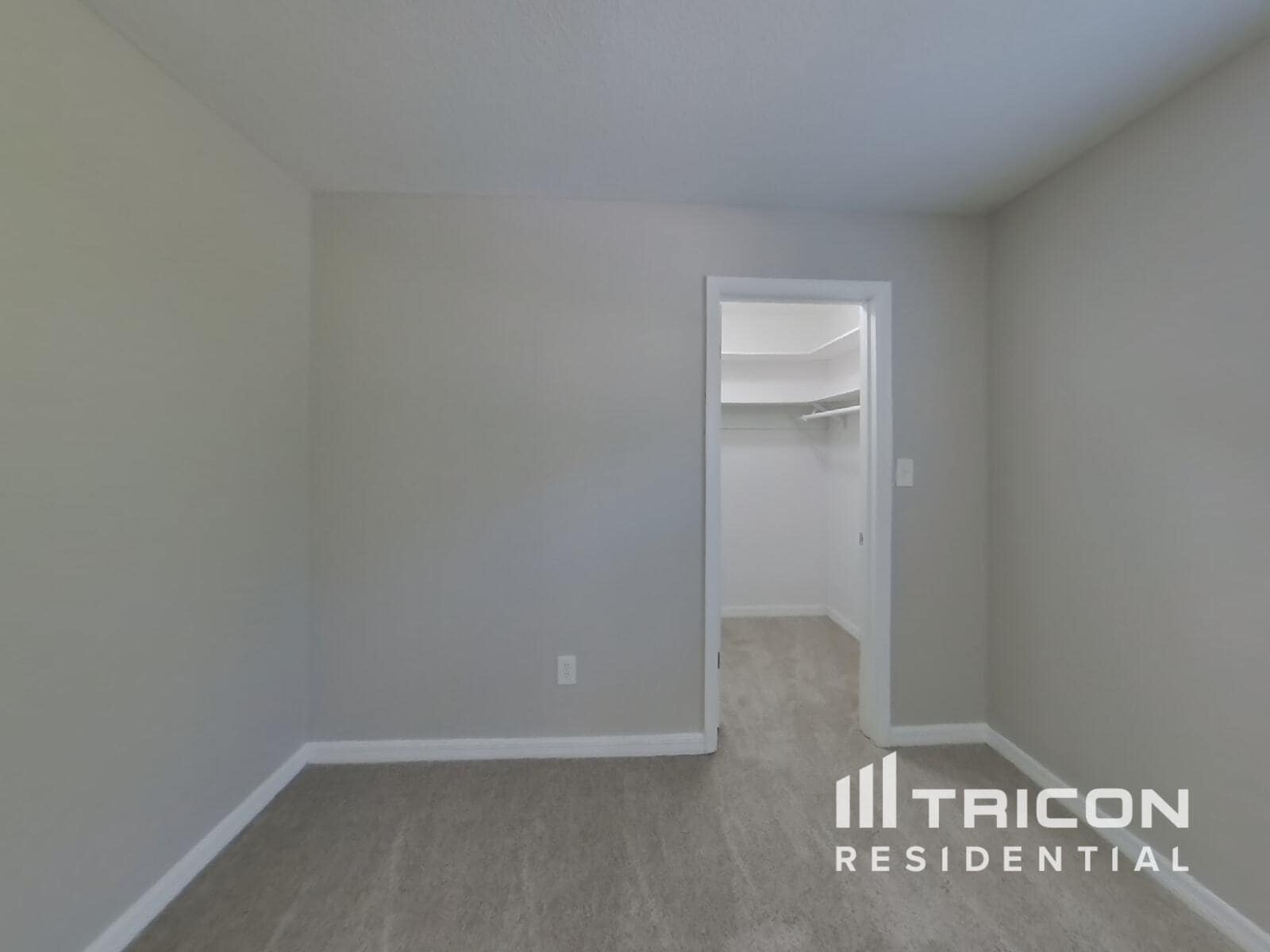 Building Photo - 227 Lochmond Dr