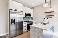 Building Photo - 1102 Staples St NE