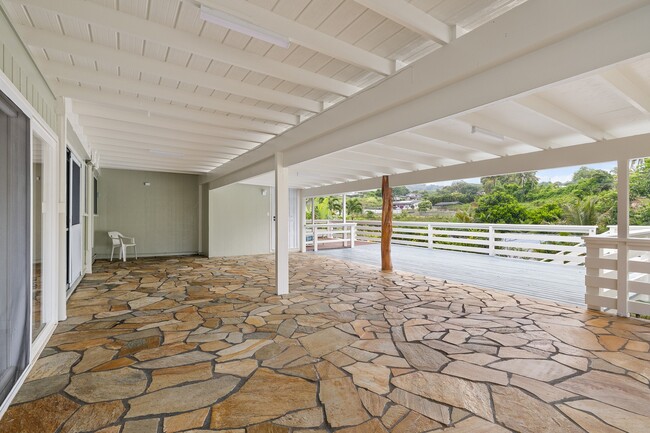 Building Photo - Kailua, Charming 3-Bed, 2-Bath with Swimmi...