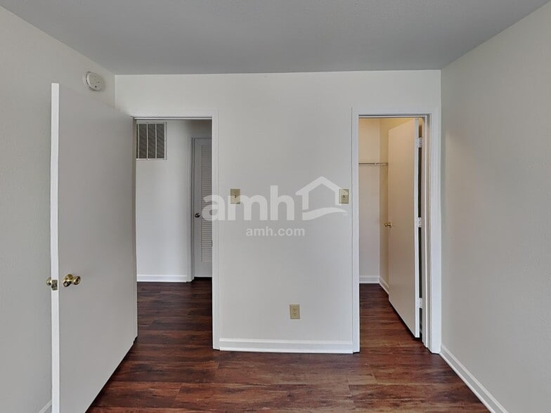 Building Photo - 1702 Bray Dr