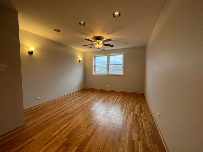 Building Photo - 449 W 37th St