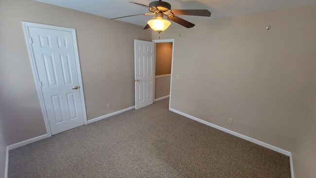 Building Photo - 2 Bed, 1.5 bath Townhome Available in Down...