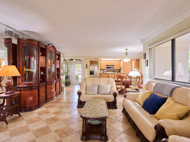 Building Photo - 563 Brackenwood Pl