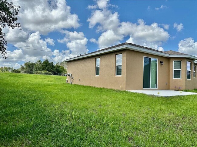 Building Photo - 13075 House Finch Rd