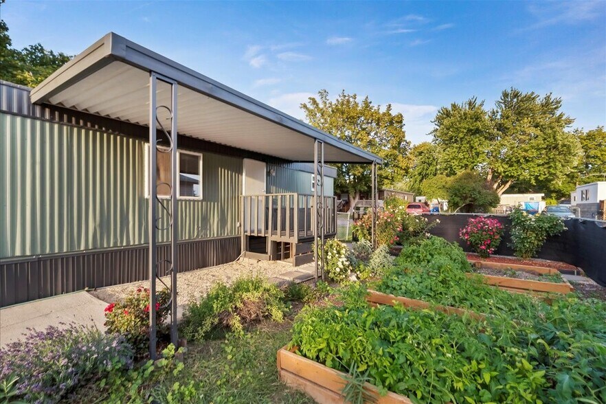 Building Photo - 10601 N Horseshoe Bend Rd