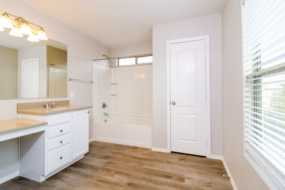 Building Photo - 6326 W Harwell Rd