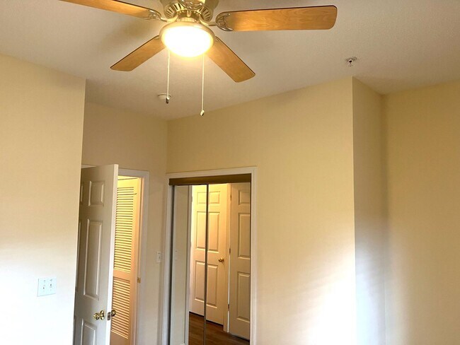Building Photo - First Floor, 2 Bedroom, 2 Bath Condo with Screened Patio! Community Pool! Available Now!