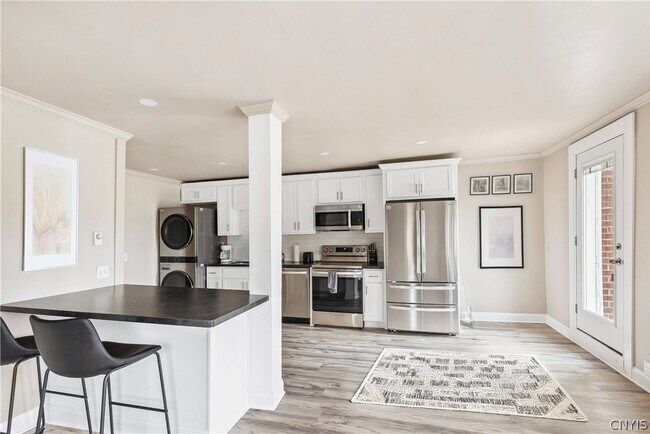 Building Photo - 40 Lakeview Cir