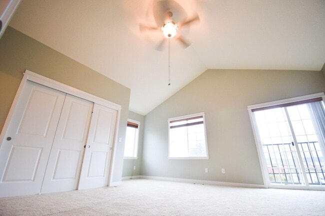 Building Photo - Beautiful Condo In the Heart of Beaverton!