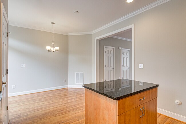 Spacious Breakfast or a Dining area - 4 Nandina Dr
