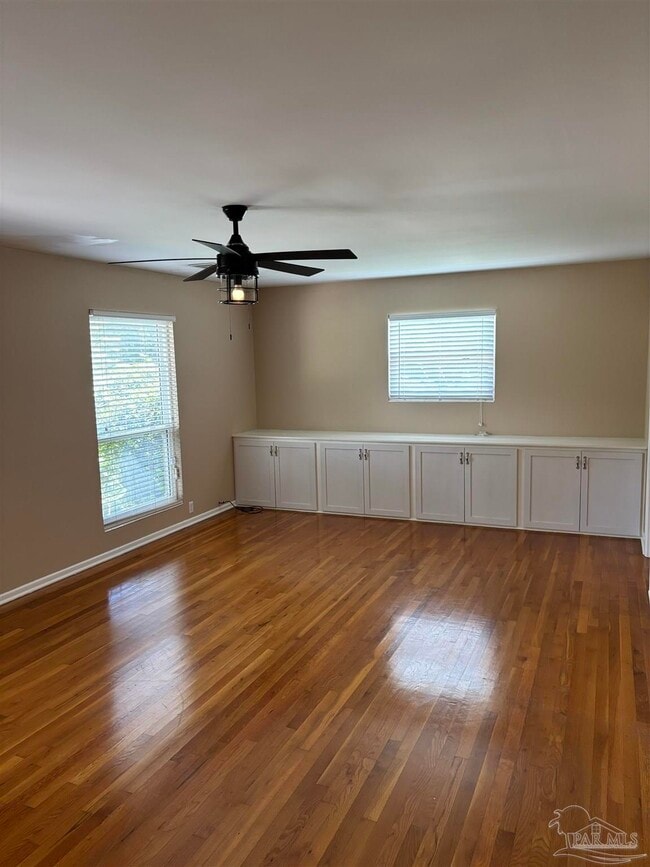 Building Photo - 301 Teakwood Cir