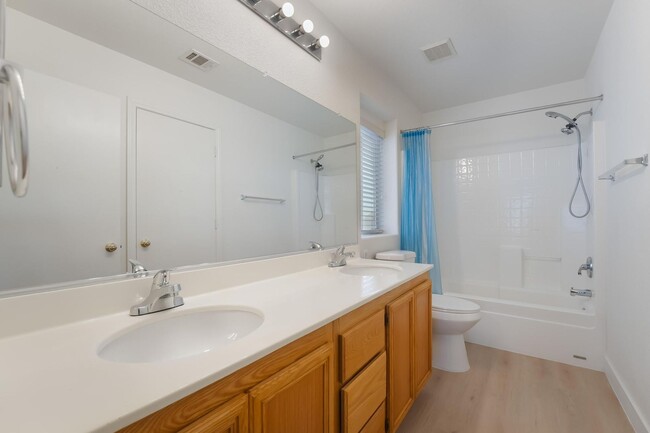 Building Photo - 3 bedroom, 2.5 bathroom, Summerlin Home, L...