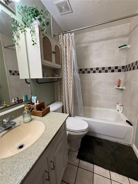 Building Photo - 3600 SW 19th Ave