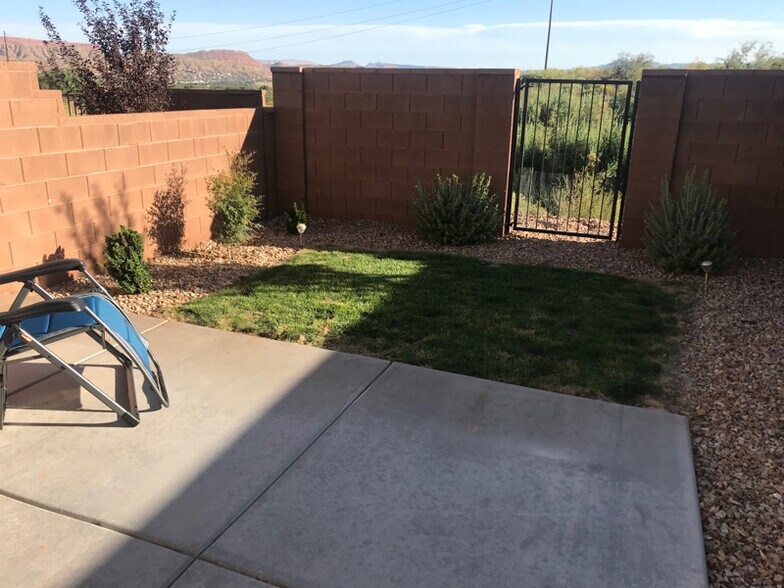 Building Photo - 355 W 200 S