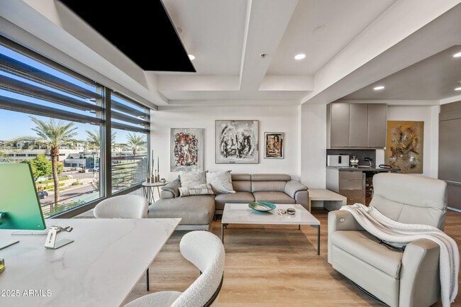 Building Photo - 7167 E Rancho Vista Dr