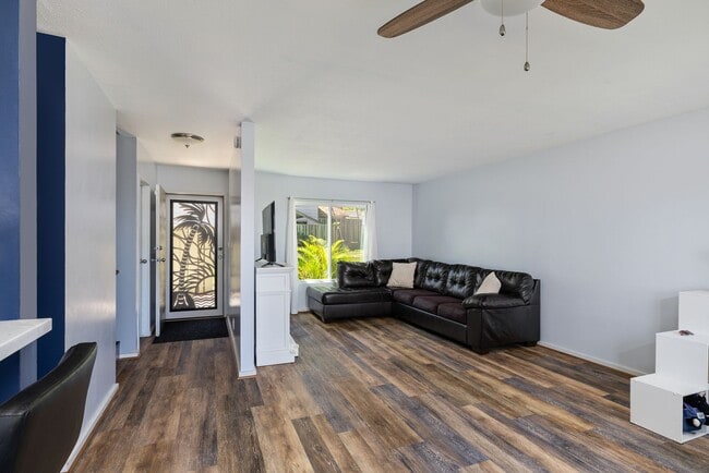 Building Photo - Makakilo Townhouse- 3 bed/ 1.5 bath/ 2 parking - Dog Friendly