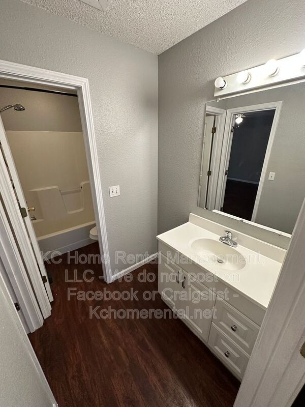 Building Photo - 5656 N Anita Ave