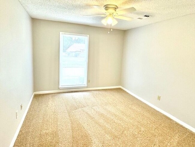 Building Photo - Move In Special! Half off March Rent with ...