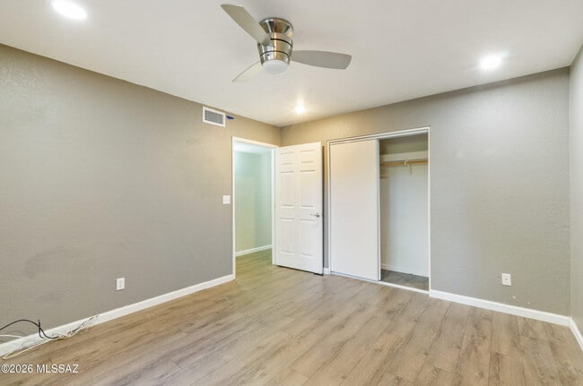 Building Photo - 5051 N Sabino Canyon Rd