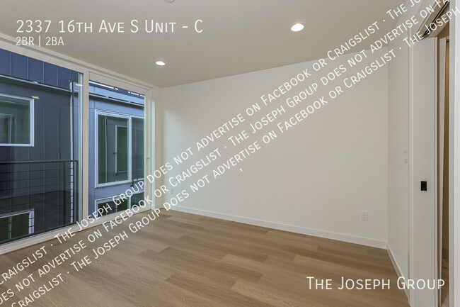 Building Photo - 2337 16th Ave S