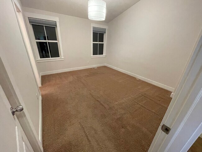 Building Photo - 4274 Lake Bridge Dr