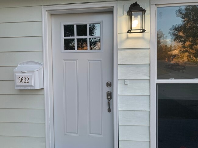 Front Entry with Large Mailbox - 3632 Dunn Ave