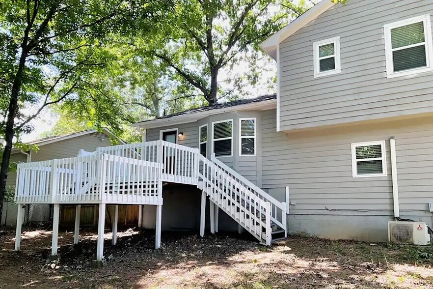 Building Photo - 5370 Zachary Dr